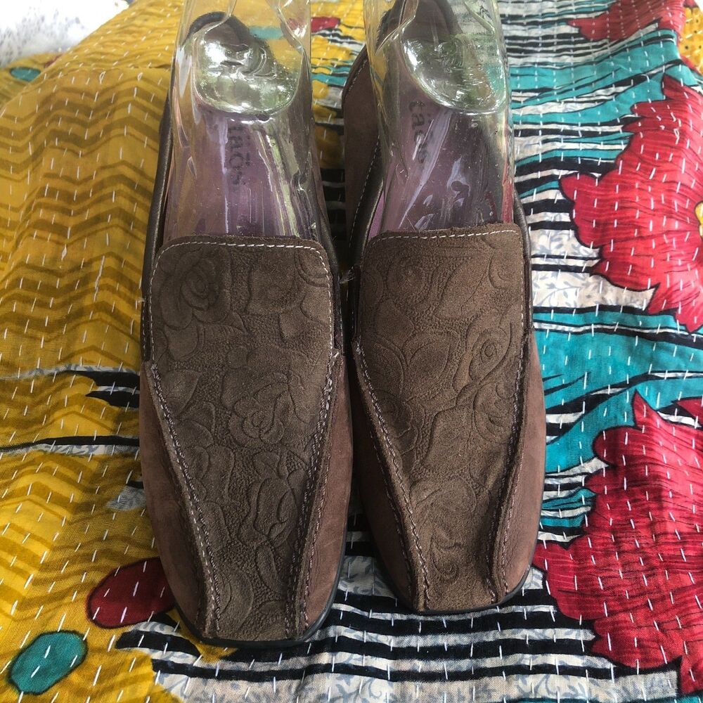 Taos Women's Size 6 Brown Leather & embossed suede Slip On Loafers, SAMPLE